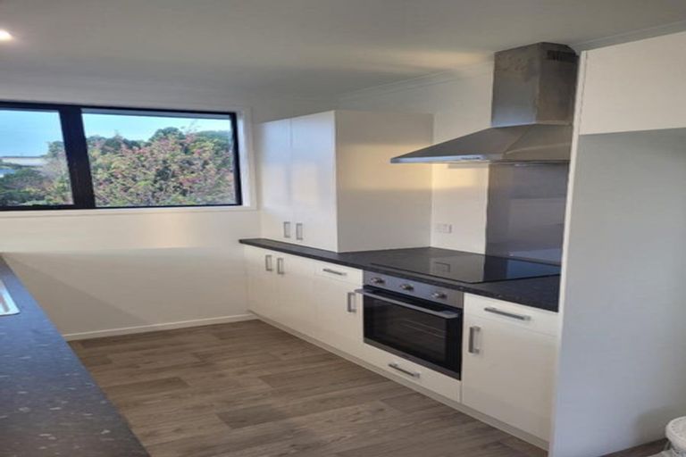 Photo of property in 107a Seaview Road, Westown, New Plymouth, 4310