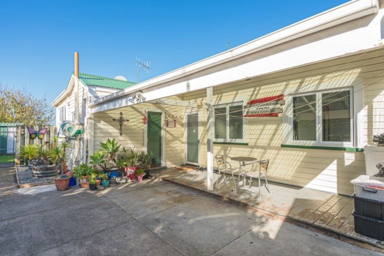 Photo of property in 12 Carlton Avenue, Gonville, Whanganui, 4501