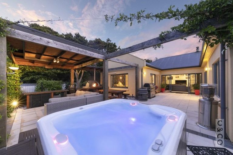 Photo of property in 31 Rosella Grove, Waimauku, 0812