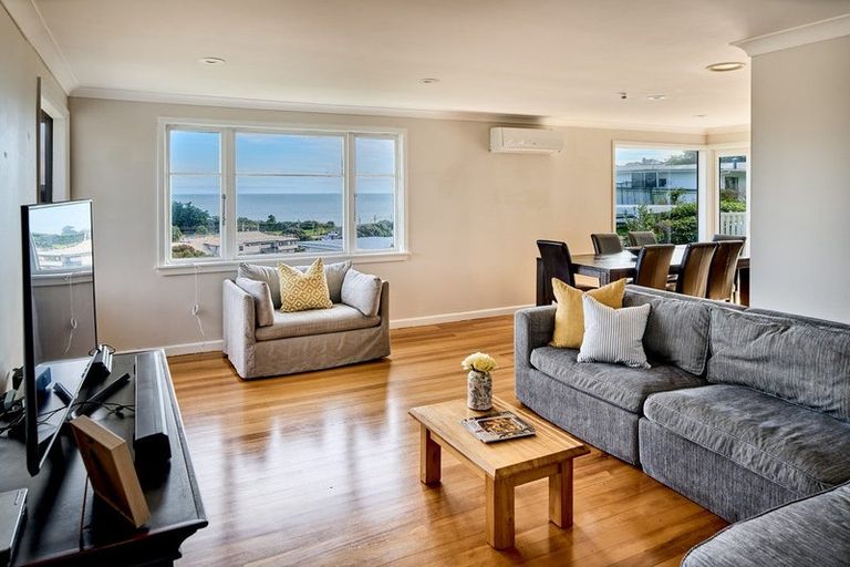 Photo of property in 9 Mana View Road, Paremata, Porirua, 5026