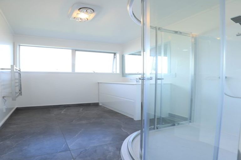 Photo of property in 8 Lisa Rise, Half Moon Bay, Auckland, 2012