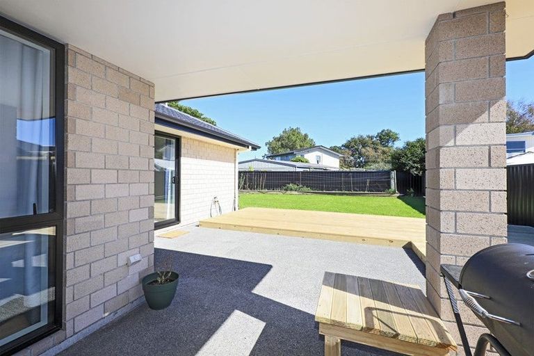 Photo of property in 22 Read Crescent, Clive, 4102