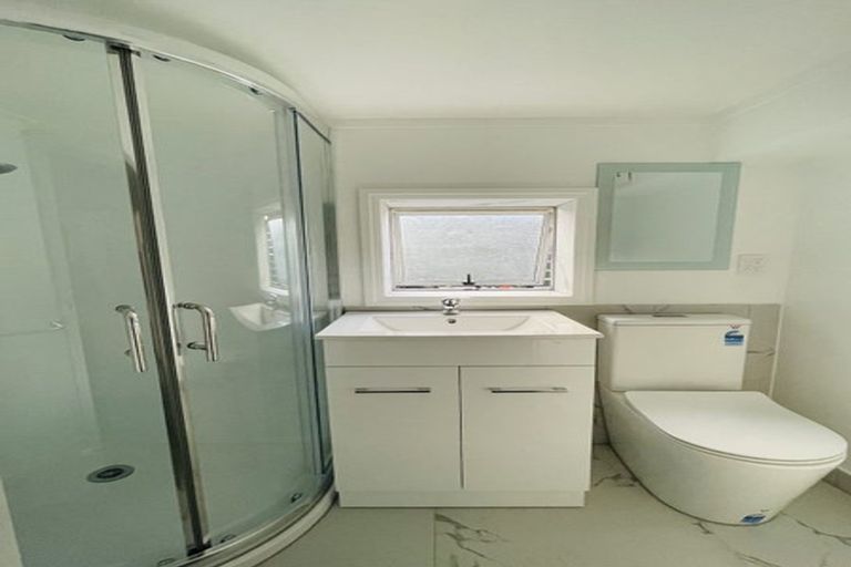 Photo of property in 127 Exmouth Road, Northcote, Auckland, 0627