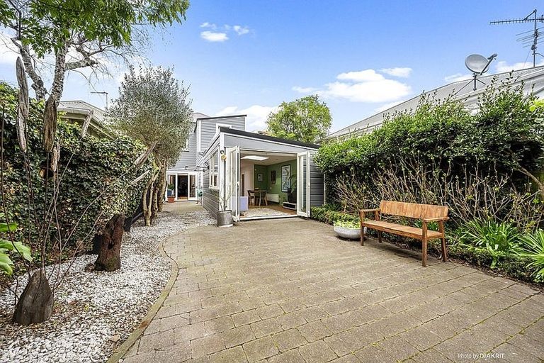 Photo of property in 200 Tinakori Road, Thorndon, Wellington, 6011