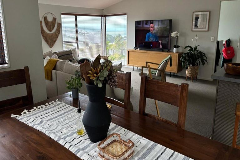 Photo of property in 39 Meadowcroft Grove, Johnsonville, Wellington, 6037