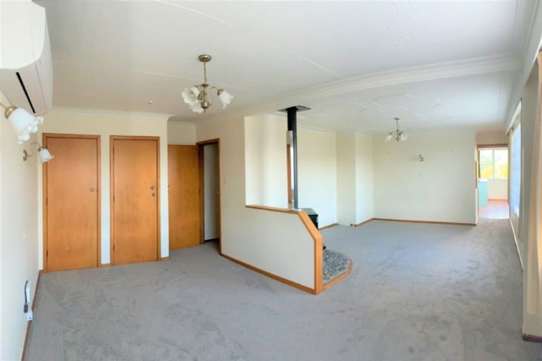 Photo of property in 17 Pioneer Crescent, Helensburgh, Dunedin, 9010