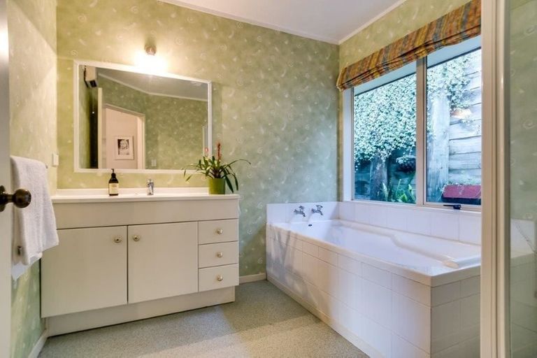 Photo of property in 6a Busby Place, Havelock North, 4130