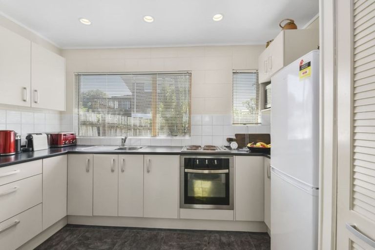 Photo of property in 2/32 Stredwick Drive, Torbay, Auckland, 0630