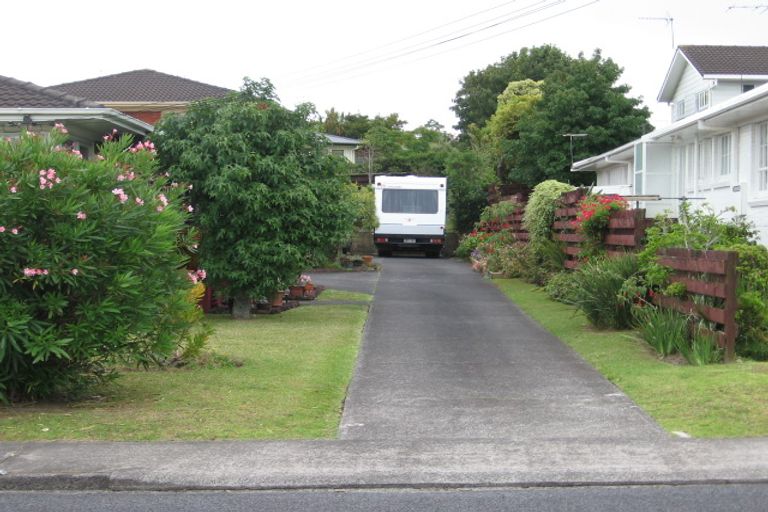 Photo of property in 1/5 Gordon Avenue, Forrest Hill, Auckland, 0620