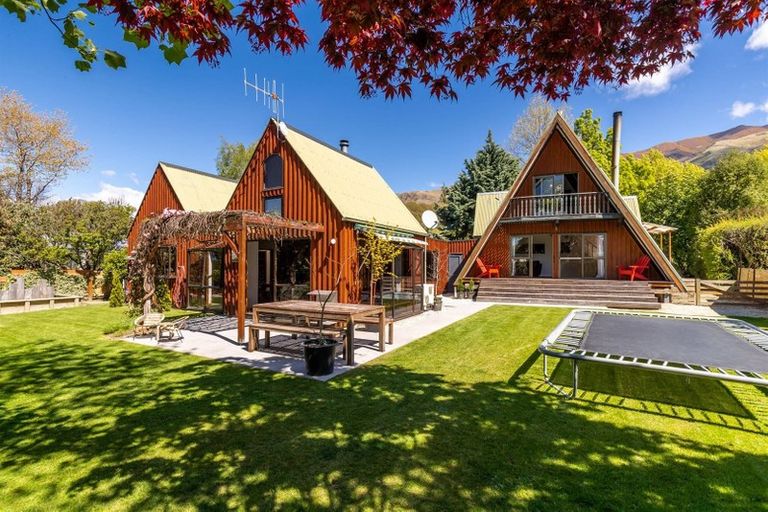 Photo of property in 8 Sargood Drive, Wanaka, 9305