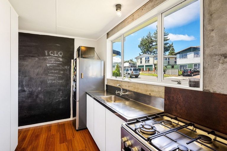 Photo of property in 18 Greenwich Grove, Stokes Valley, Lower Hutt, 5019