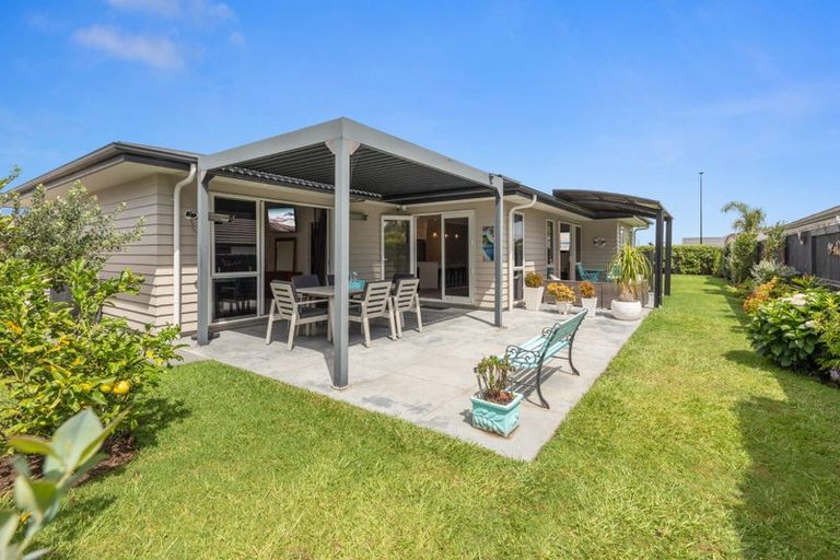 Photo of property in 77 Sandhurst Drive, Papamoa Beach, Papamoa, 3118