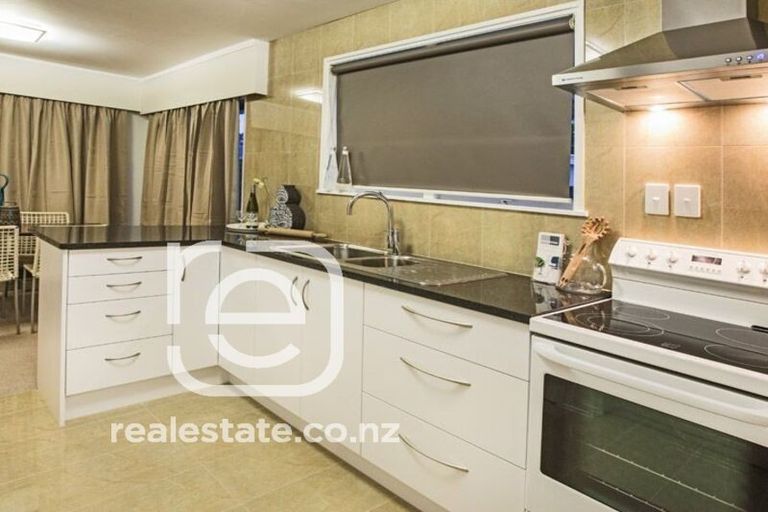Photo of property in 26 Priestley Drive, Bucklands Beach, Auckland, 2014