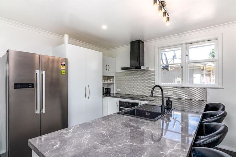 Photo of property in 10 Jones Place, Masterton, 5810