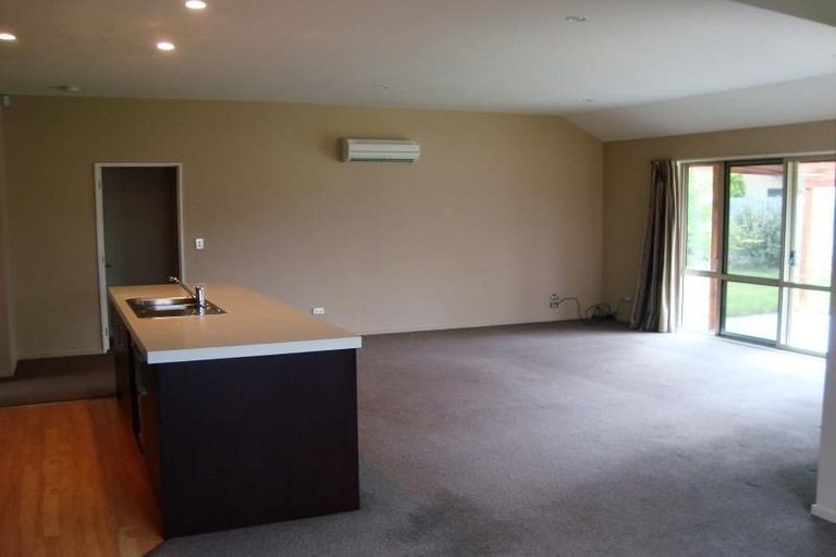 Photo of property in 12 Okuku Place, Hei Hei, Christchurch, 8042