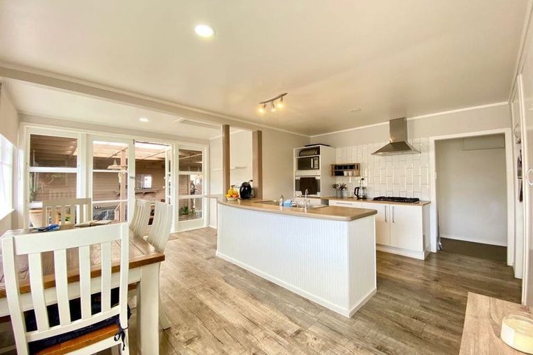 Photo of property in 98/98a Glenpark Avenue, Frankleigh Park, New Plymouth, 4310