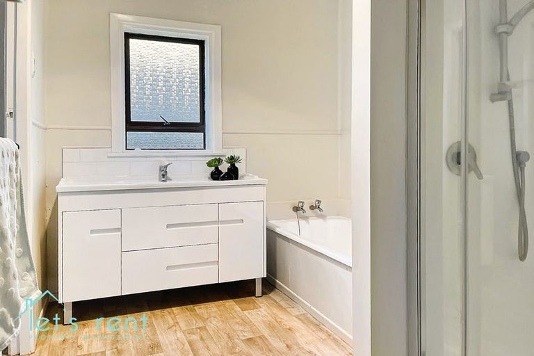 Photo of property in 52 Rosella Road, Mangere East, Auckland, 2024