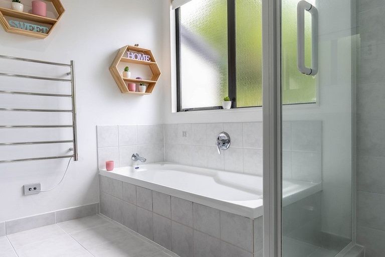 Photo of property in 37 Blue Heron Rise, Stanmore Bay, Whangaparaoa, 0932