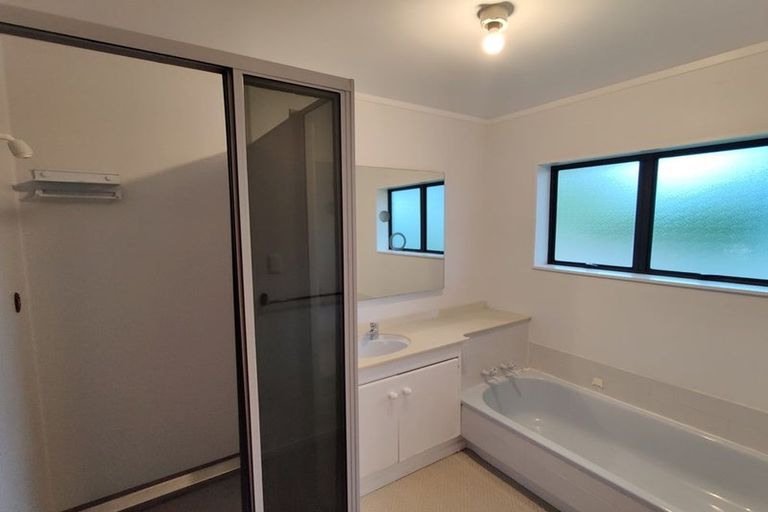 Photo of property in 92 Aviemore Drive, Highland Park, Auckland, 2010