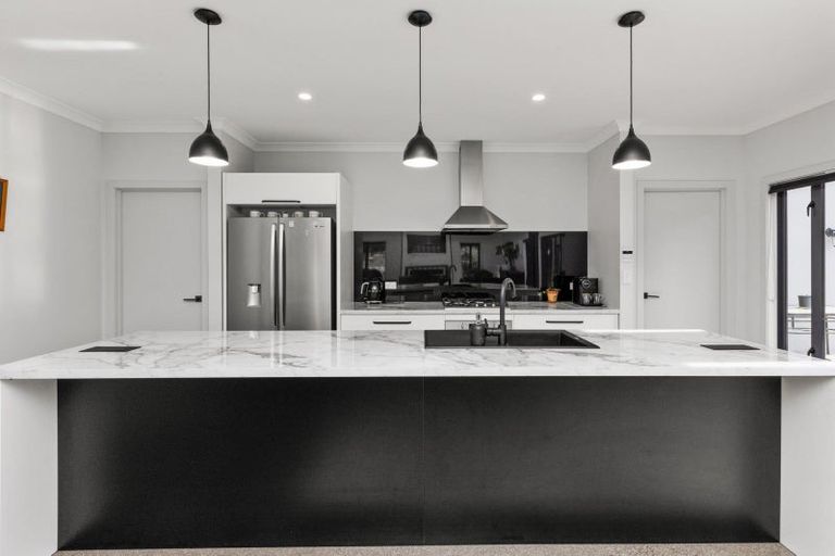 Photo of property in 16 Seafield Road, Eskdale, Napier, 4182