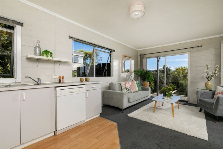 Photo of property in 7 Seabar Place, Glen Eden, Auckland, 0602