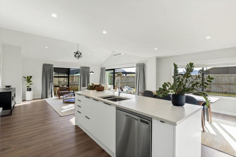 Photo of property in 14 Ward Street, Jacks Point, Queenstown, 9371
