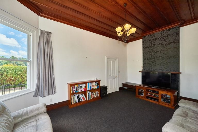 Photo of property in 11 Limbrick Street, Terrace End, Palmerston North, 4410