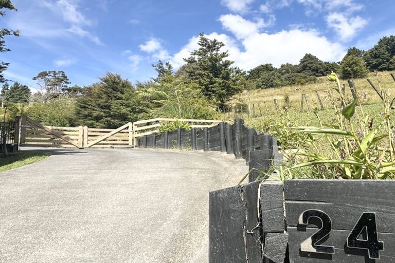 Photo of property in 24 Noakes Hill Road, Puhoi, Silverdale, 0994