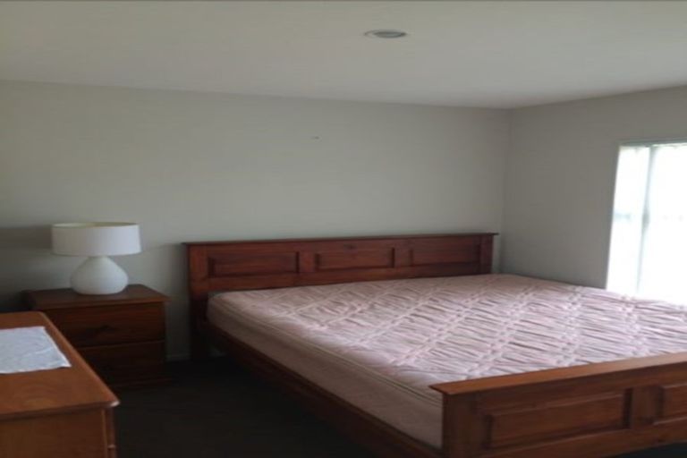 Photo of property in 110 Popokatea Drive, Takanini, 2112