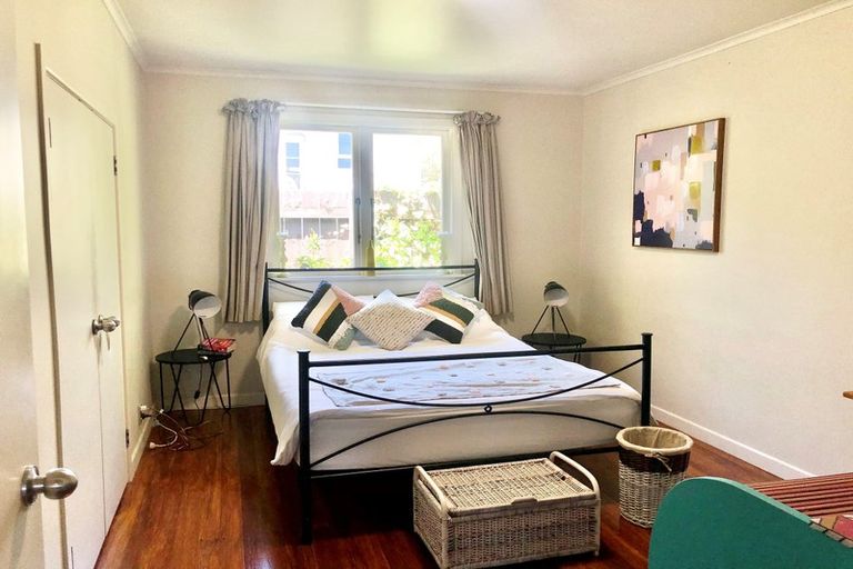 Photo of property in 5 Duncan Avenue, Te Atatu South, Auckland, 0610