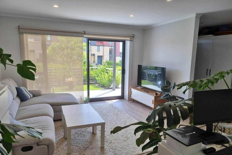 Photo of property in 3/71 Hobsonville Road, Hobsonville, Auckland, 0616
