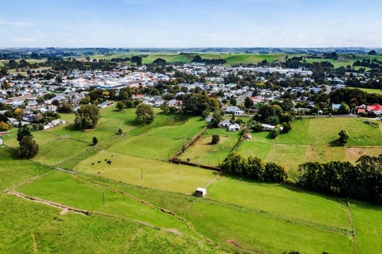 Photo of property in Moir Street, Eltham, 4322