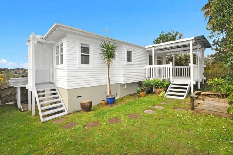 Photo of property in 20a Corunna Road, Milford, Auckland, 0620