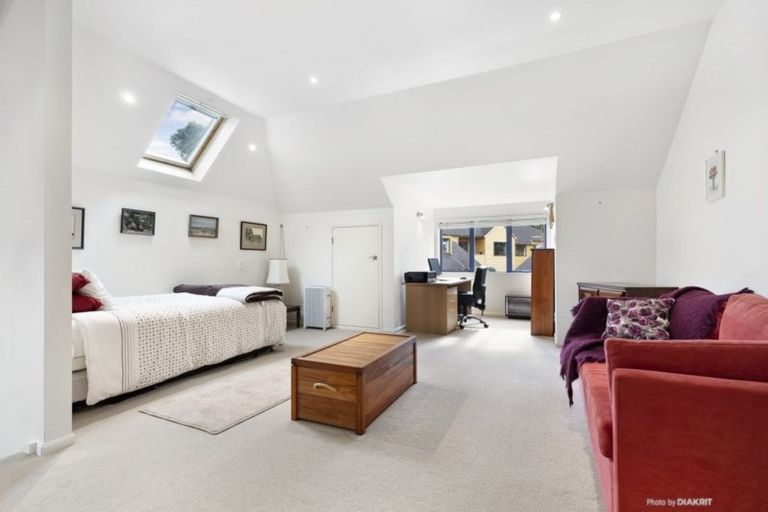 Photo of property in 14 Futuna Close, Karori, Wellington, 6012