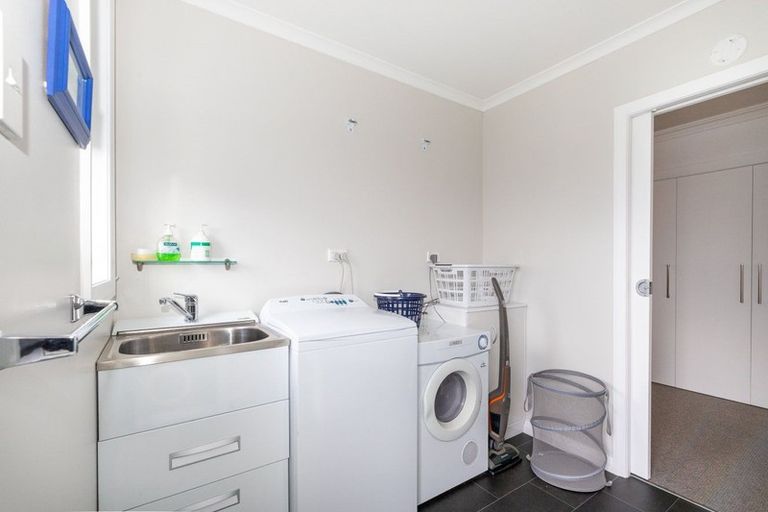 Photo of property in 141 Macandrew Road, South Dunedin, Dunedin, 9012