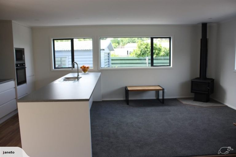 Photo of property in 52 Poto Road, Normandale, Lower Hutt, 5010