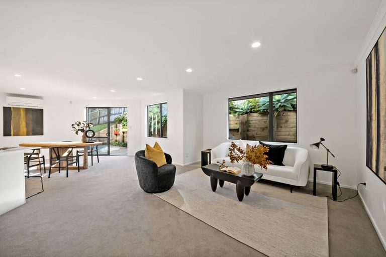 Photo of property in 45 Kittiwake Drive, Schnapper Rock, Auckland, 0632