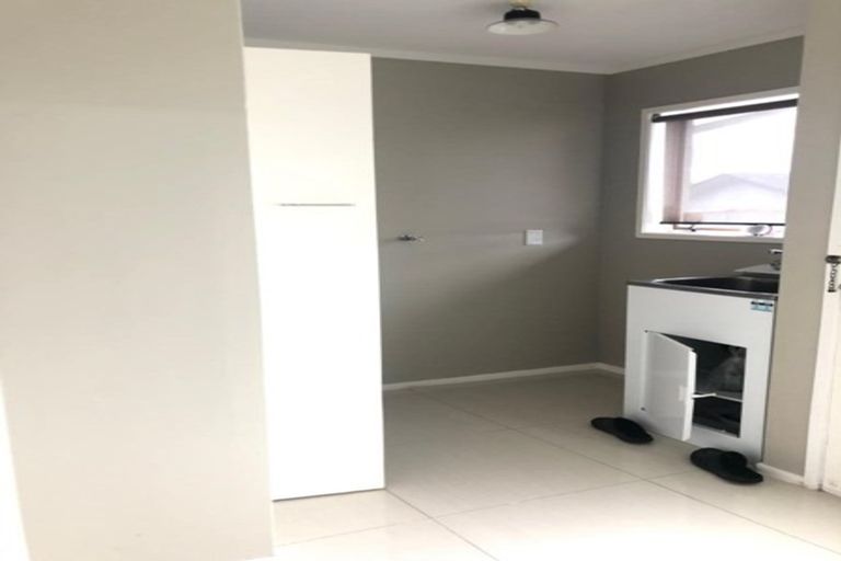 Photo of property in 6 Suwyn Place, Weymouth, Auckland, 2103