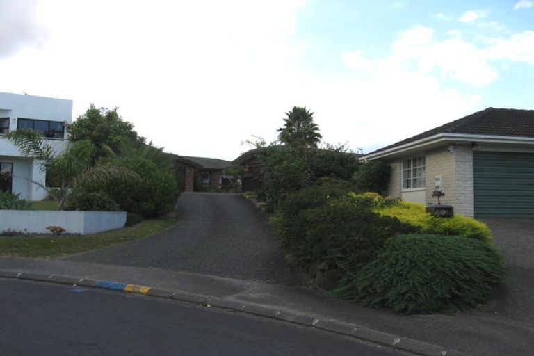Photo of property in 1/11 Javelin Place, West Harbour, Auckland, 0618