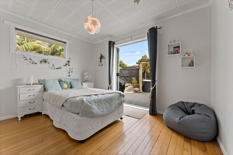 Photo of property in 2/71 Deep Creek Road, Waiake, Auckland, 0630