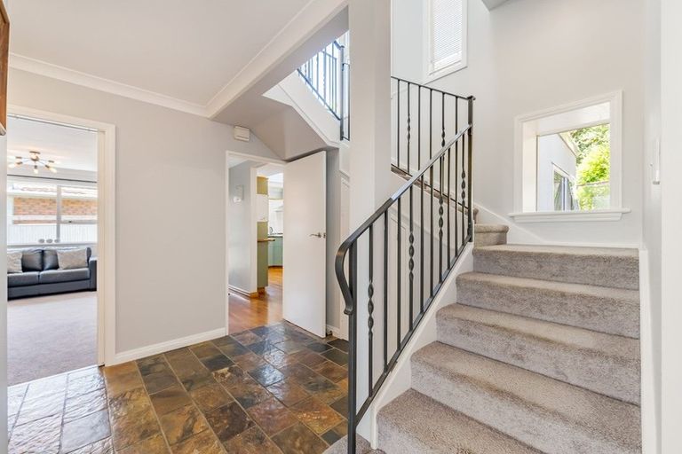 Photo of property in 77 Sunbrae Drive, Silverstream, Upper Hutt, 5019