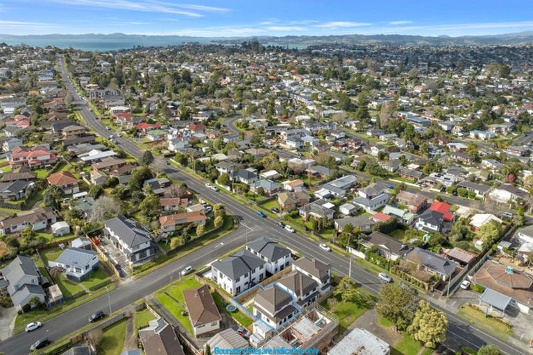 Photo of property in 84b Hutchinsons Road, Bucklands Beach, Auckland, 2014