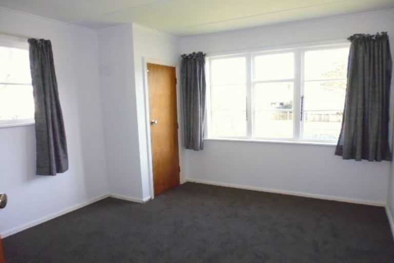 Photo of property in 2 Pringle Street, Taita, Lower Hutt, 5011