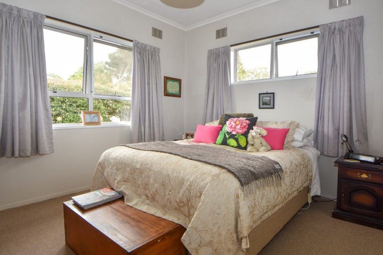 Photo of property in 1 Philip Street, Carterton, 5713