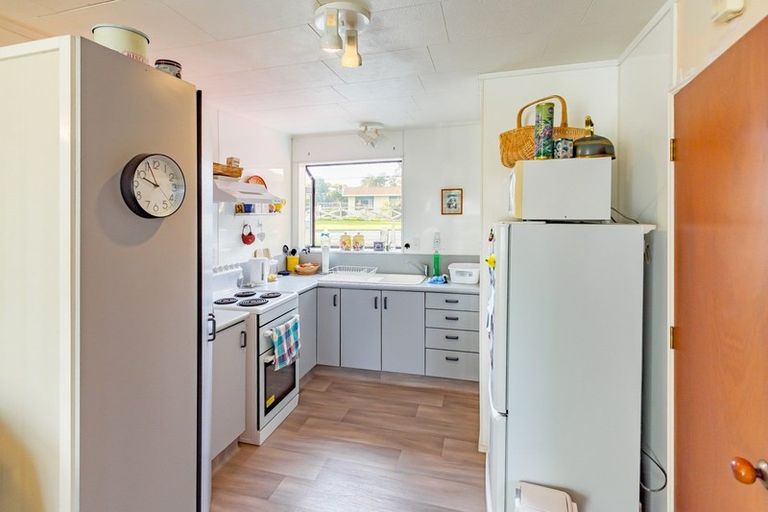 Photo of property in 71 Mcfarlane Street, Oakura, 4314