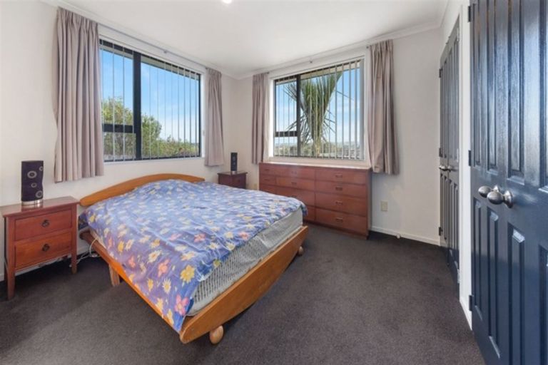 Photo of property in 12 Kathleen Reece Place, Waiuku, 2123