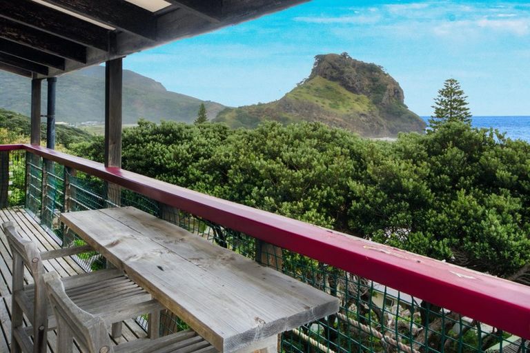 Photo of property in 101 Marine Parade North, Piha, New Lynn, 0772