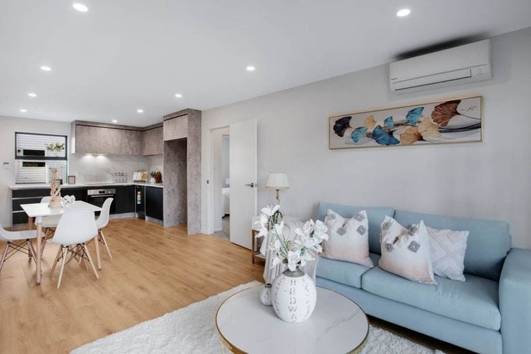 Photo of property in 1/129 Lancaster Road, Beach Haven, Auckland, 0626