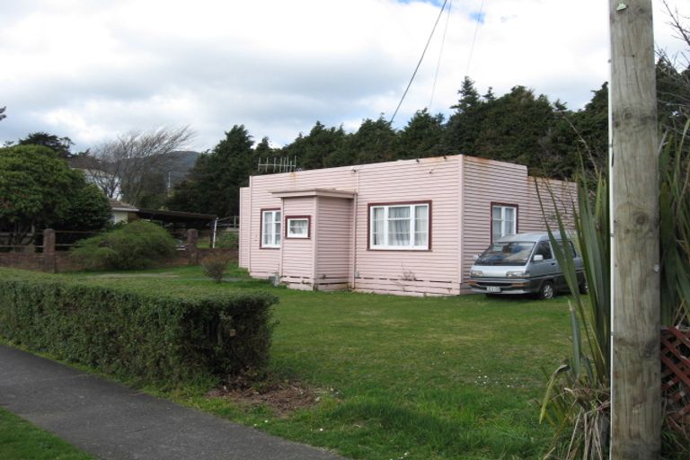 Photo of property in 3 Rowe Parade, Wainuiomata, Lower Hutt, 5014