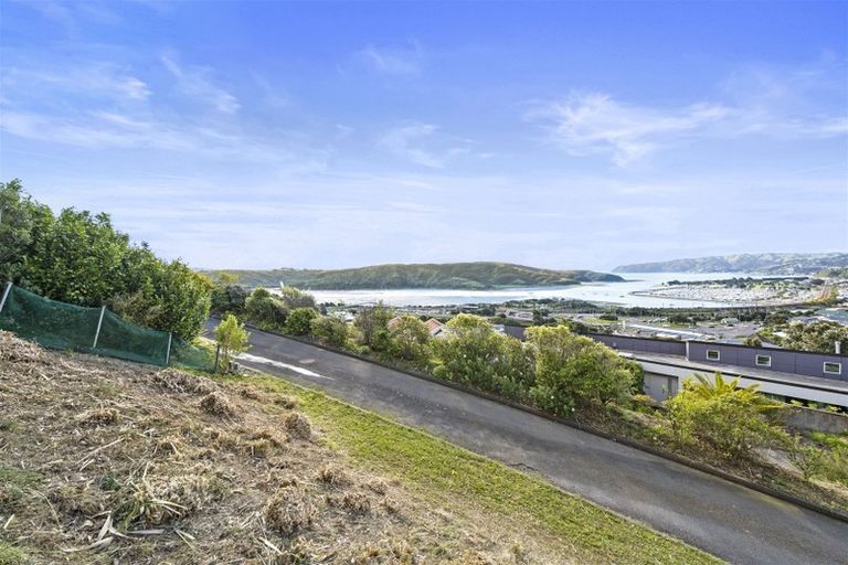 Photo of property in 32 Paremata Drive, Paremata, Porirua, 5024
